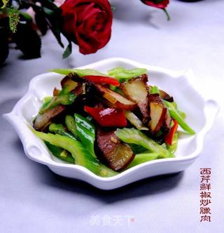 家常菜“西芹鲜椒炒腊肉”的做法