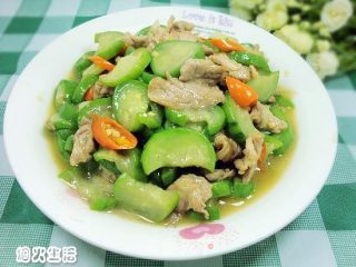 家常小菜——丝瓜炒肉片的做法