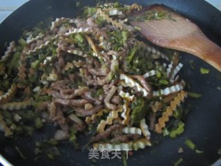 雪菜香干炒肉丝的做法步骤：2