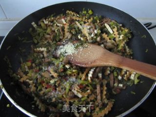 雪菜香干炒肉丝的做法步骤：2