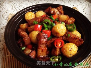 《小青de美食厨房》---正宗红烧肉滚蛋的做法