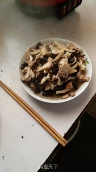 庄河特产大腿蘑菇炒肉的做法