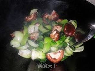 吃不厌的-------香菇炒青菜的做法步骤：3