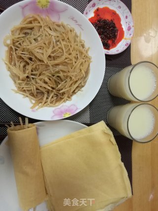 早餐煎饼卷醋溜土豆丝的做法