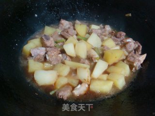 【飞禽走兽】土豆烧排骨的做法步骤：11