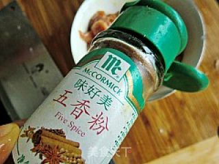 【鲁菜】----香酥炸肉的做法步骤：2