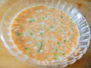 【简单制作的花样饼大全】胡萝卜鸡蛋卷饼的做法步骤：4