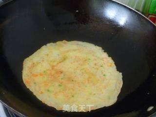 【简单制作的花样饼大全】胡萝卜鸡蛋卷饼的做法步骤：6