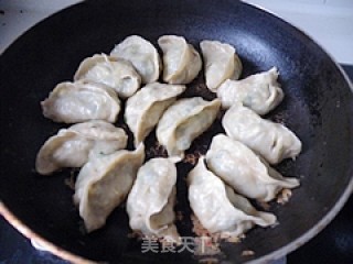 韭菜粉丝煎饺的做法步骤：13