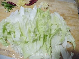 酸辣白菜粉丝的做法步骤：2