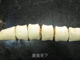 解决剩月饼的好方法—月饼螺旋小面包的做法步骤：9