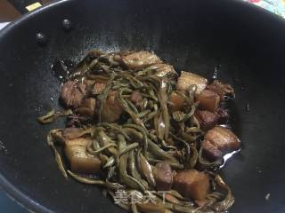 豆角丝炖五花肉的做法