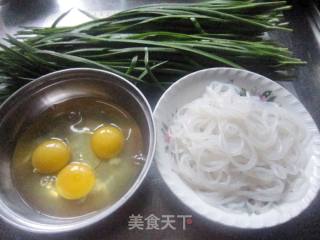 粉条韭菜鸡蛋馅饼的做法步骤：3