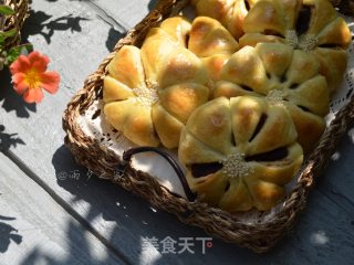 花朵豆沙面包的做法