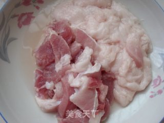 韭菜炒肉的做法步骤：1