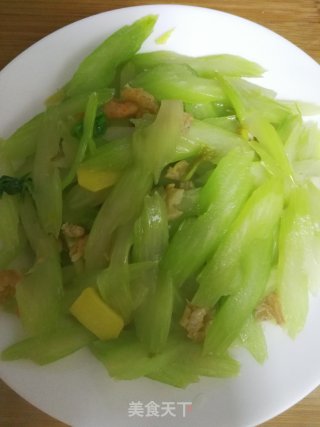 芹菜炒虾仁的做法