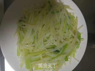 芹菜土豆丝的做法