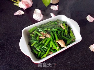 韭菜苔炒肉的做法