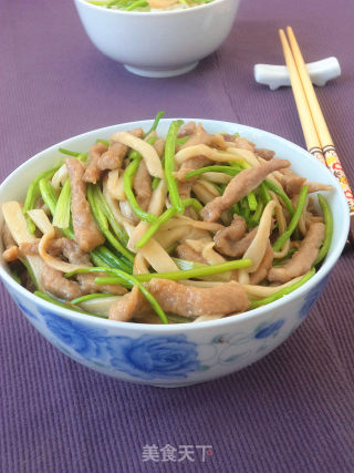 肉丝炒香菜杏鲍菇的做法