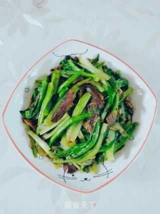 豆豉鱼炒油麦菜的做法