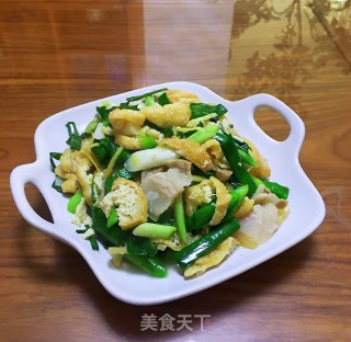 腊肉油豆腐炒大蒜的做法