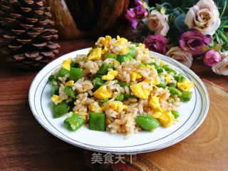 鸭蛋甜豆角炒饭的做法