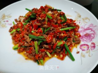 红辣椒牛肉炒韭菜花的做法