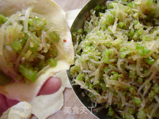 家常主食----发面芹菜粉素馅包子的做法步骤：10