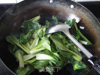 春节年夜饭之——蚝油香菇青菜的做法步骤：1