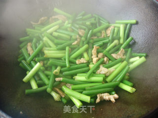 家常菜----蒜薹炒肉的做法步骤：7