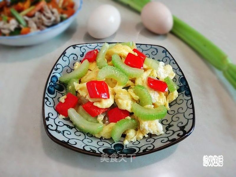 芹菜炒鸡蛋的做法