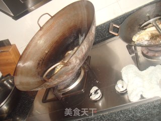 泡椒干锅鲫鱼的做法步骤：6