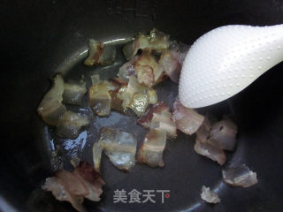 【电饭锅美食】蒜苔炒腊肉的做法步骤：2