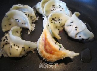 韭菜鸡蛋煎饺的做法步骤：13