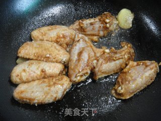 别样风味吃鸡翅——沙茶酱焖鸡翅的做法步骤：8