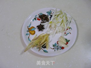 拌菜佳品——材料油的做法步骤：1