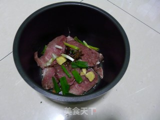 老少皆宜的零食——自制猪肉松的做法步骤：3