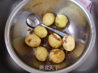 【详解家常排骨炖菜】土豆蛋炖排骨的做法步骤：2