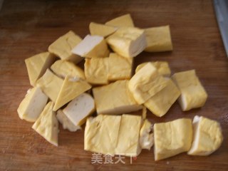 五花肉烧豆腐的做法步骤：2