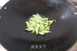 红椒四季豆炒腊肉的做法步骤：4