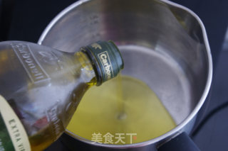 灼浸炸炒四道工序打造欧洲杯吮指下酒菜——吮指茶香北极虾的做法步骤：9