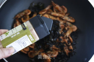 灼浸炸炒四道工序打造欧洲杯吮指下酒菜——吮指茶香北极虾的做法步骤：14