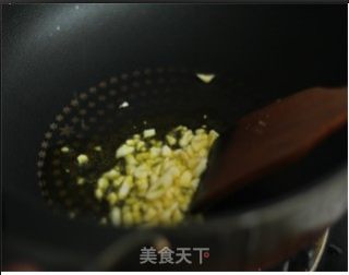 夏日不可错过的清爽家常小炒——鸡丝茼蒿的做法步骤：4