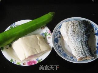 茄子豆腐咸鱼煲的做法步骤：1