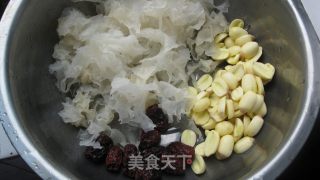 银耳莲子红枣粥的做法步骤：2