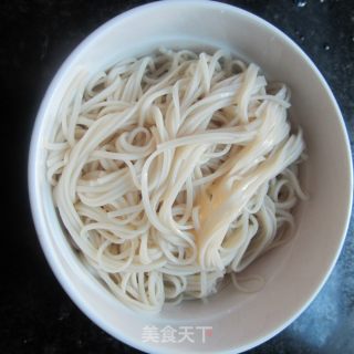 头伏饺子二伏吃面------营养是餐-----酱香猪蹄面的做法步骤：5