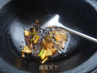 老干妈豆豉烧豆腐的做法步骤：4