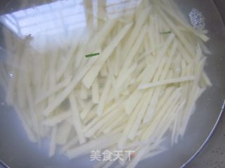 土豆丝炒肉的做法步骤：4