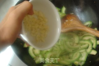 杀菌降压养生菜-【蒜蓉西葫芦】的做法步骤：7