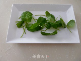 清凉夏季的最佳饮品——薄荷水的做法步骤：1